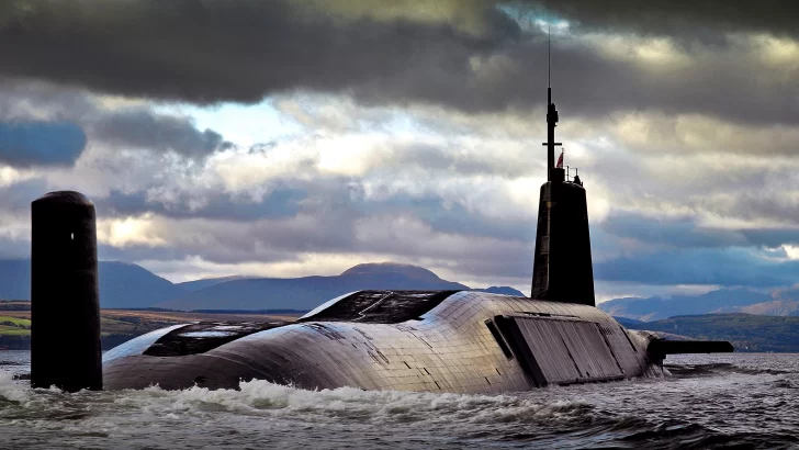 Submarino británico casi causa una tragedia al disparar misil nuclear en el océano atlántico