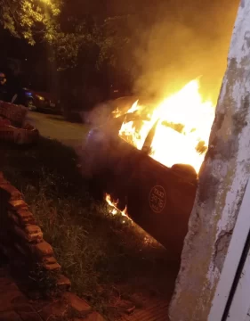 Se prendió fuego otro taxi