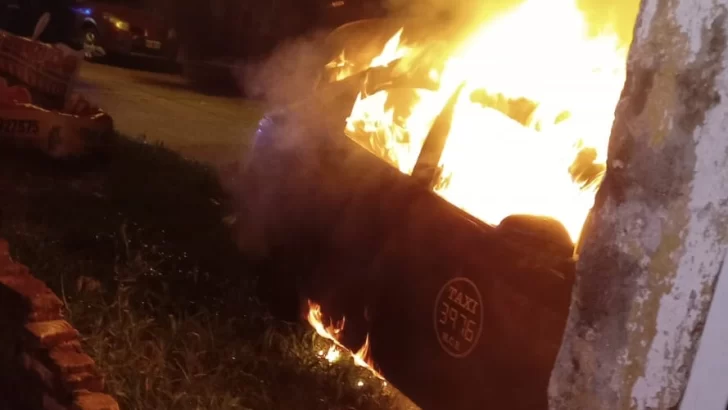 Se prendió fuego otro taxi