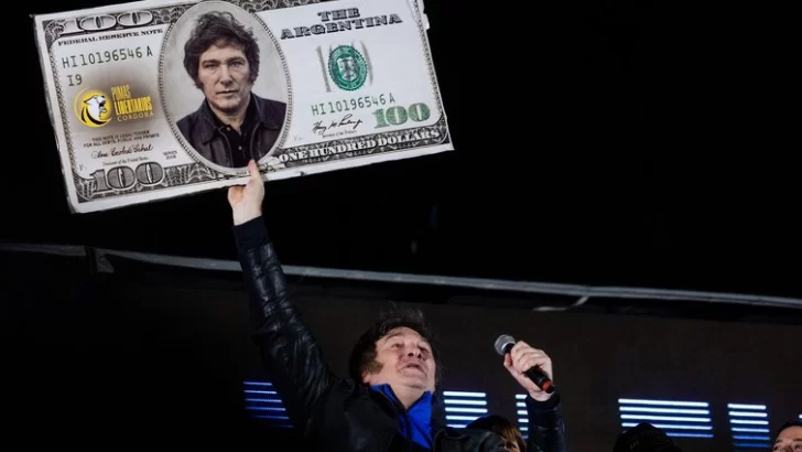 A la expectativa del discurso de Javier Milei subió el dólar