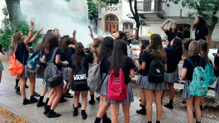 UPD en Rosario: el festejo de los alumnos del ultimo año del secundario