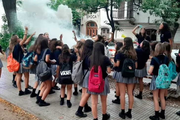 UPD en Rosario: el festejo de los alumnos del ultimo año del secundario