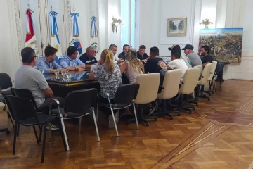 Javkin se reunión con representantes de los taxistas