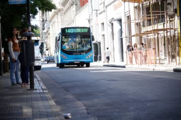 Se reanudó el transporte bajo un clima de extrema tensión