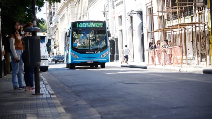 Se reanudó el transporte bajo un clima de extrema tensión