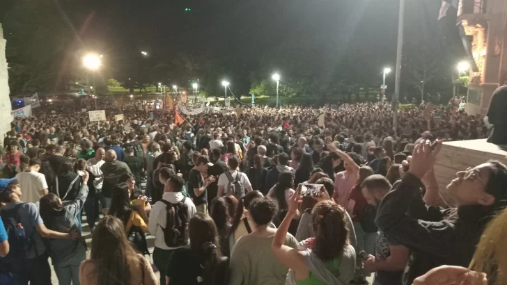 Cientos de miles en todo el país contra el recorte universitario