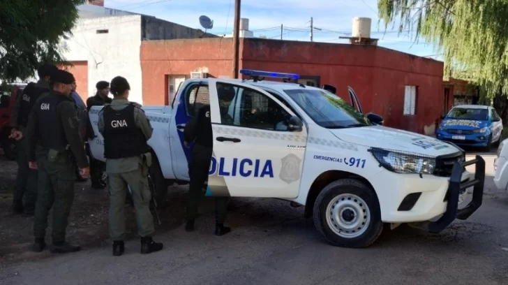 Balearon a un chico de 14 años mientras abría el portón de su casa