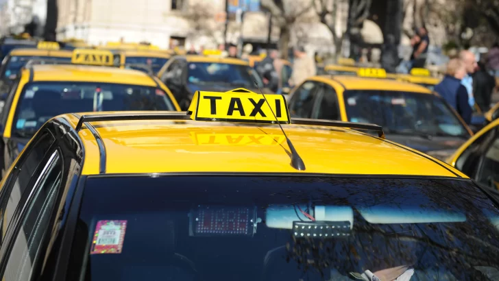 Dueños de taxis piden un aumento por tarifas