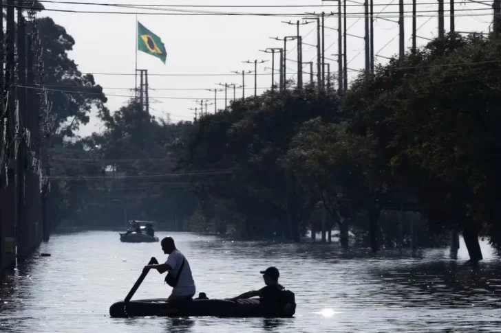 Inundaciones en Brasil dejan al menos 95 muertos y decenas de desamparados