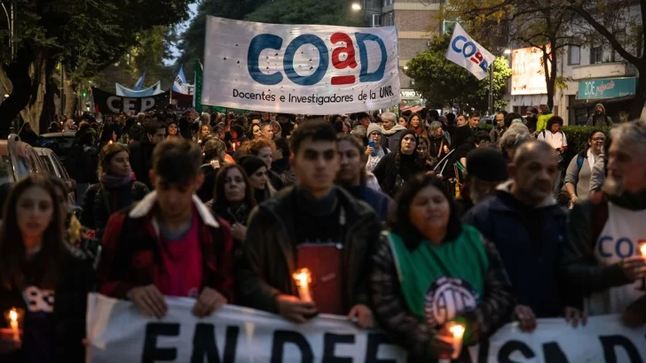 Comienza una semana completa de paro de docentes en la UNR