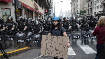 Rosario marcha por la libertad de los detenidos en el Congreso