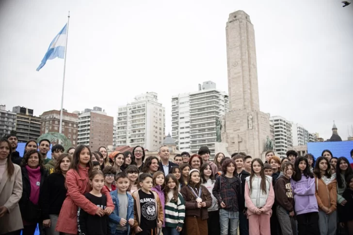 Javkin otorgó la “Orden del Rosario” al Consejo de Niñas y Niños de la ciudad