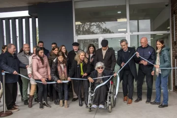 Javkin inauguró el Centro de Salud Hermes Binner en barrio Avellaneda Oeste