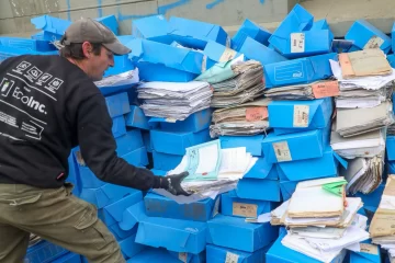 Reciclan más de 15 toneladas de expedientes que están en descarte en Salud