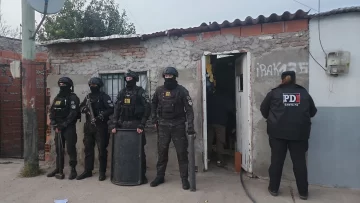 Megaoperativo en Rosario: ocho detenidos y secuestro de drogas, armas y dinero