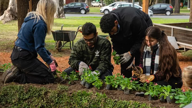 La Municipalidad abrió la inscripción al ciclo 2025 de la Escuela de Jardinería