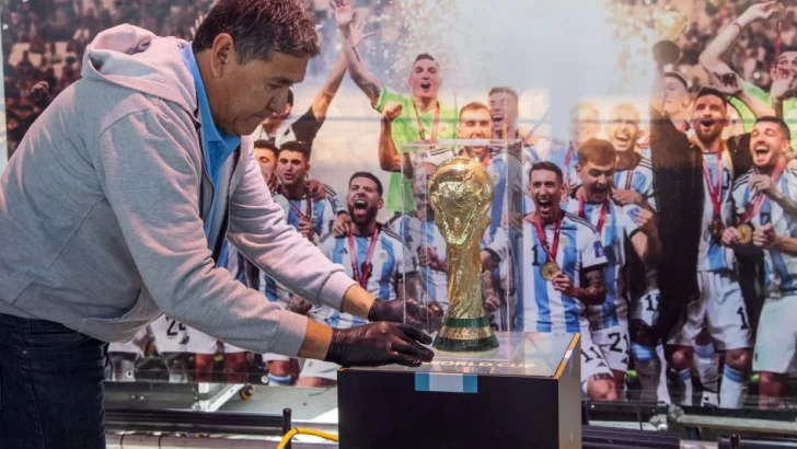 “Eternos laureles”: la Copa del Mundo, la Copa América y la Finalissima ya se exhiben en Rosario