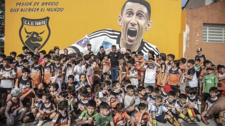 Di María tiene un nuevo mural en el club que lo vio nacer