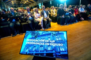 Javkin presentó un plan de eliminación de tasas y derogación de ordenanzas en desuso