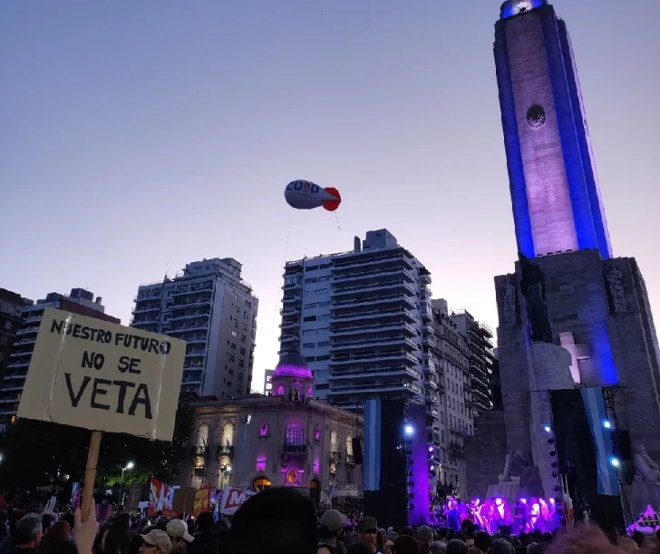 Más de 100 mil personas marcharon en Rosario en defensa de la Universidad Pública