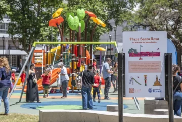 La ciudad ya tiene un nuevo espacio de juego: la Muni renovó la plaza Santa Rosa