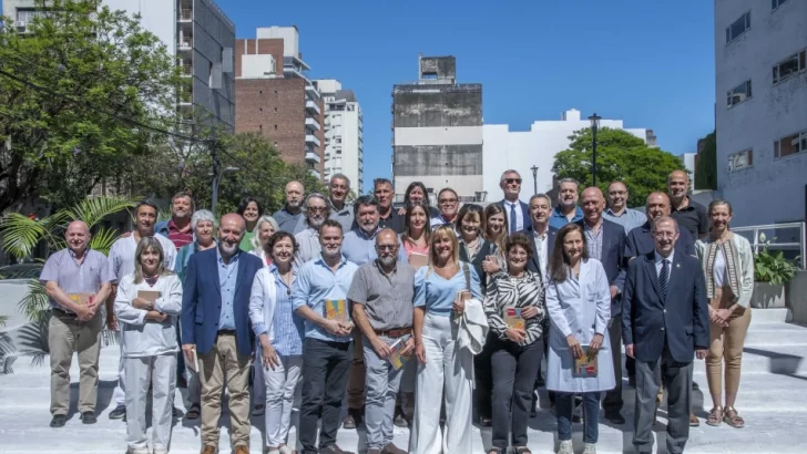 Rosario celebró las Bodas de Plata del Cemar, un emblema de la salud pública