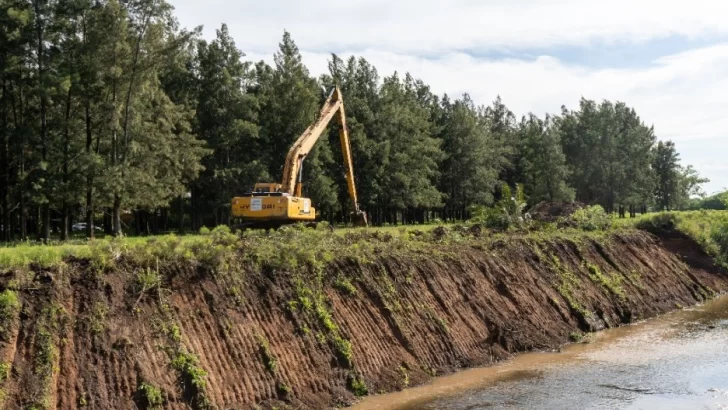 Comenzaron a trabajar para limpiar un sector del arroyo Ludueña