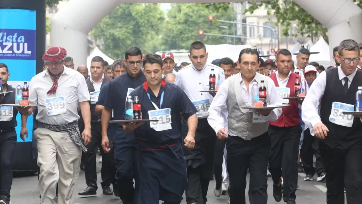 Preparados, listos: se largas la 6° edición de la Carrera de Mozos y Camareras en Rosario