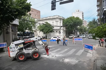 La municipalidad aprovecha que hay menos autos circulando para concretar el Plan de Calles