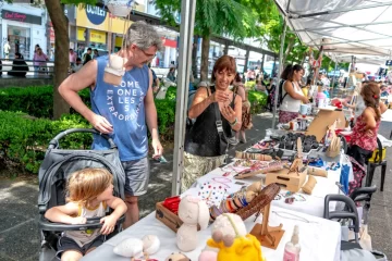 Abre la Feria Especial de las Infancias en plaza Sarmiento con productos de la Economía Social