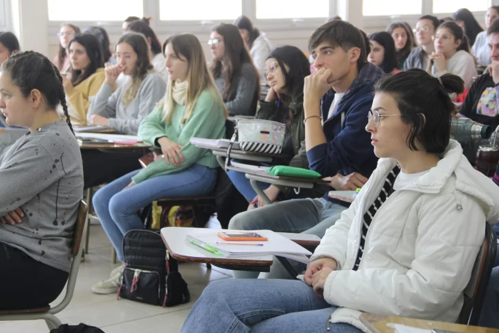 La UNR sumó nuevas carreras y creció exponencialmente la cantidad de alumnos inscriptos