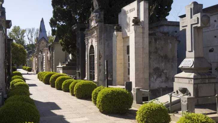 El cementerio El Salvador invita a un recorrido guiado por sus sectores más antiguos