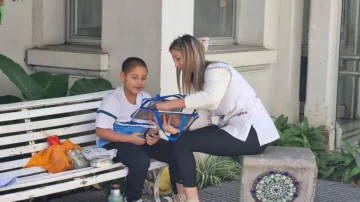 Provincia entregó 600 kits escolares para que los niños internados puedan estudiar