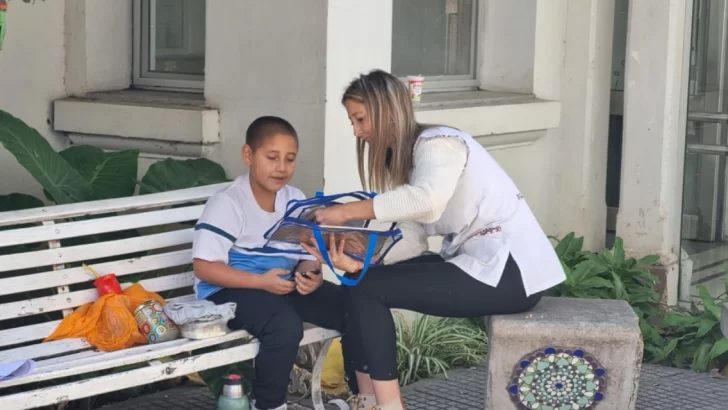 Provincia entregó 600 kits escolares para que los niños internados puedan estudiar