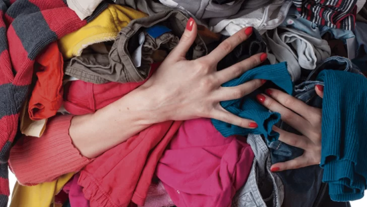 “Si no lo usás, donalo”: convocan a una jornada para recolectar ropa en desuso