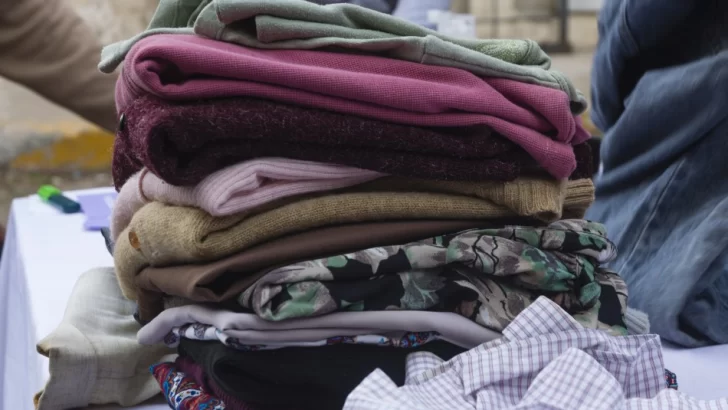 “Si no lo usás, donalo”: se convoca a vecinas y vecinos a una jornada para recolectar ropa en desuso