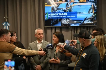 Propone eliminar tasas municipales a taxis y remises para que puedan competir con las APP’s