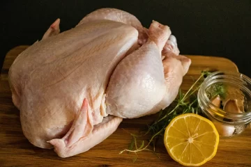 El pollo destronó a la vaca como la carne más consumida por los argentinos