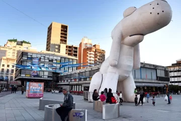 El Cultural Fontanarrosa estrena nueva fachada con un espectáculo lumínico y musical