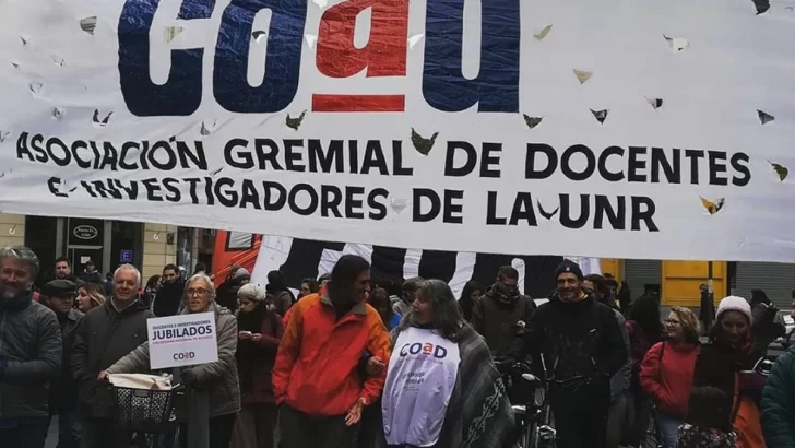 Miércoles y jueves: docentes de la UNR vuelven al paro de 48 horas por mejores salarios