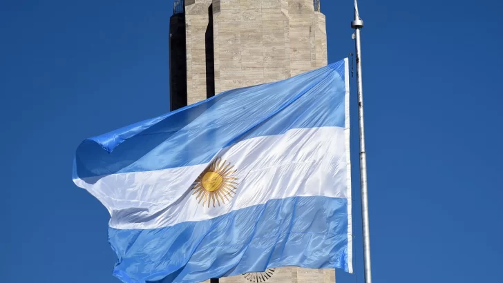 Rosario celebra el Día de la Bandera con shows de Coti Sorokin y Santiago Motorizado