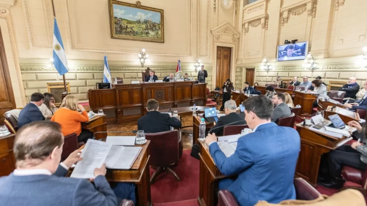 Debatieron las comisiones sobre el funcionamiento y las atribuciones del Poder Legislativo y el Ejecutivo Debatieron las comisiones sobre el funcionamiento y las atribuciones del Poder Legislativo y el Ejecutivo