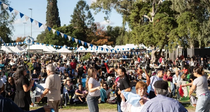 Gran fiesta popular con desfile patrio para celebrar el 9 de Julio