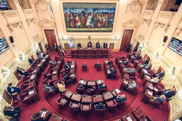 Se desarrollan las últimas sesiones en la Legislatura antes de la reforma constitucional