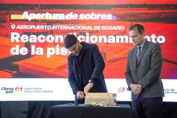 Pullaro abrió los sobres para licitar la pista del Aeropuerto de Rosario y acusó a la Nación de “borrarse”