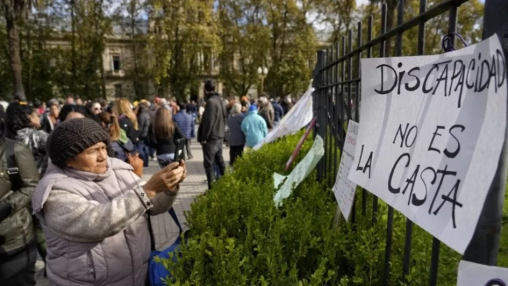 “Apelamos a la humanidad de los legisladores”: organizaciones de discapacidad marchan contra el veto de Milei