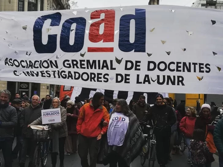 Cuatro días de paro de docentes de la UNR en rechazo de los bajos salarios