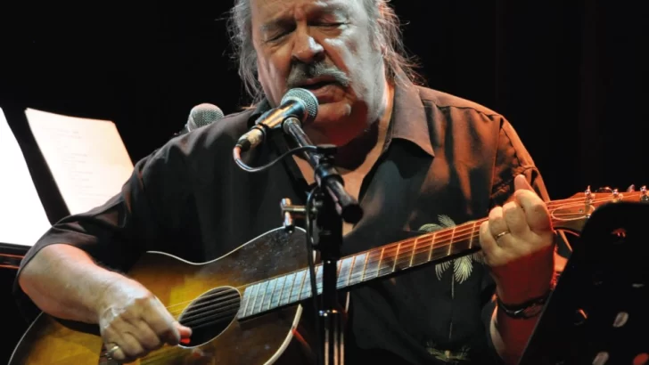 Litto Nebbia celebra los 50 años de su álbum Melopea con un concierto en La Comedia