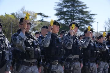 No letales: la policía de Rosario ya cuenta con sus armas Taser