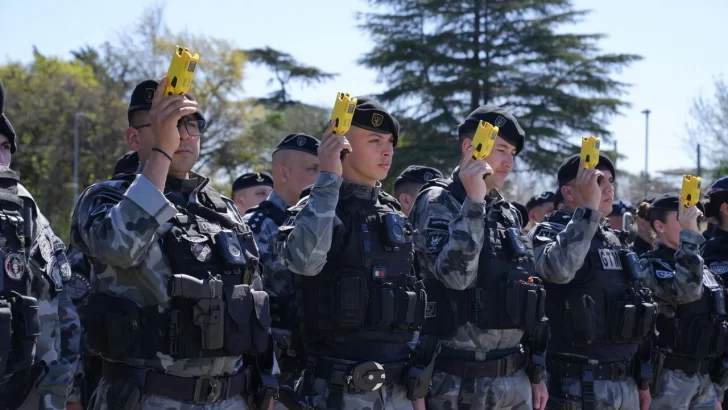 No letales: la policía de Rosario ya cuenta con sus armas Taser